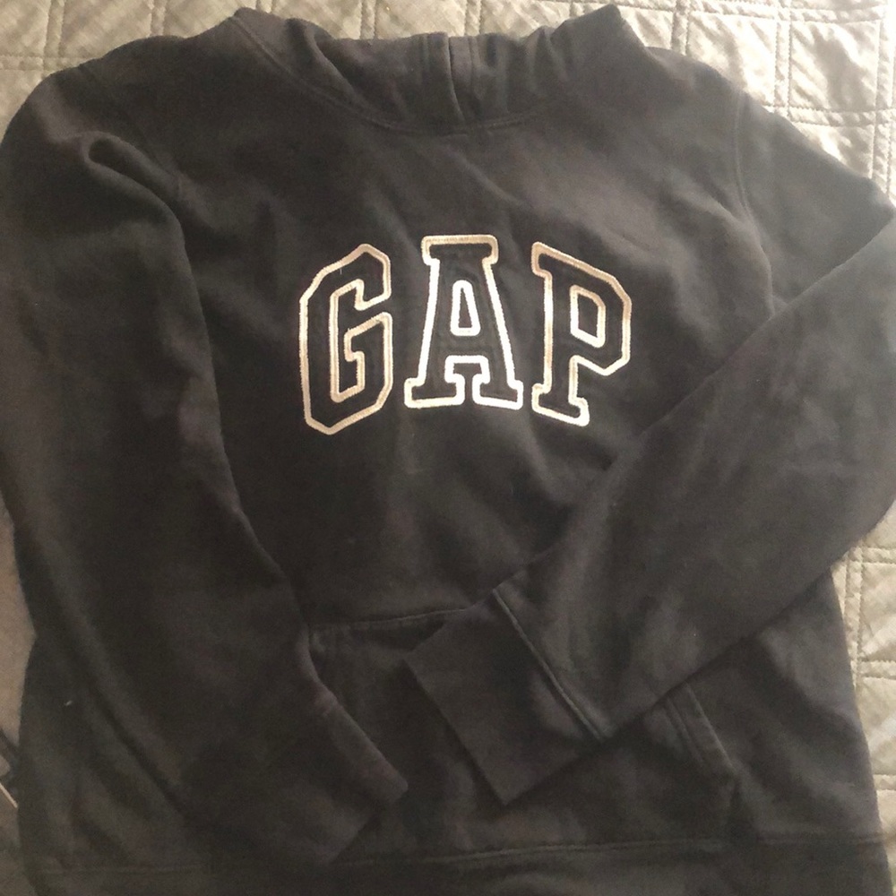 Black GAP sweatshirt